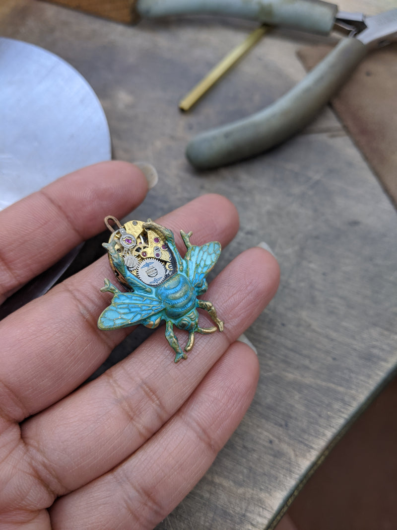 products/Steampunk_Bee_Pin_2.jpg