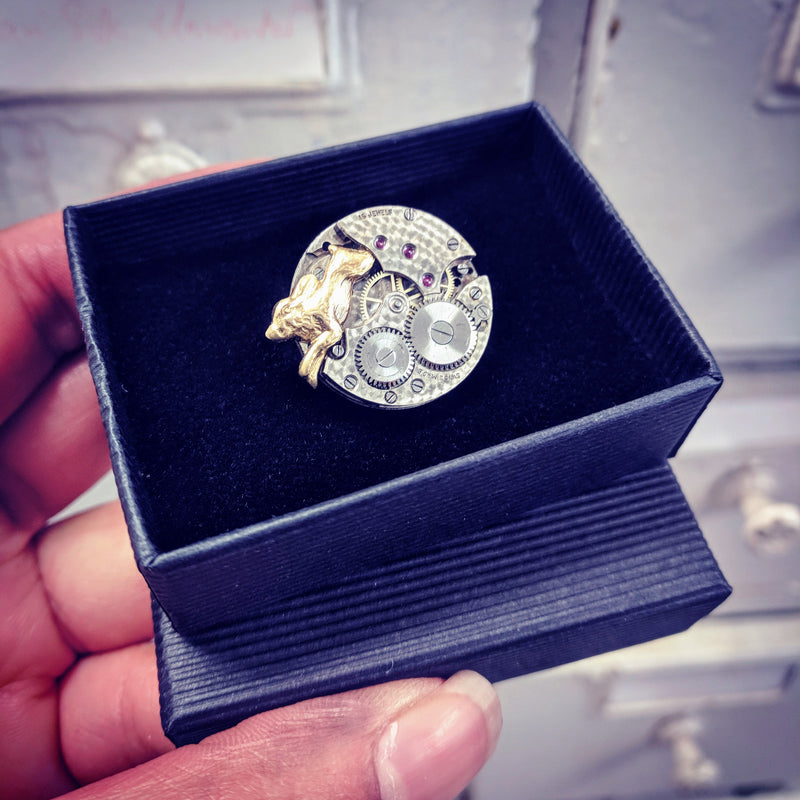 products/Steampunk_hare_pin_in_box.jpg