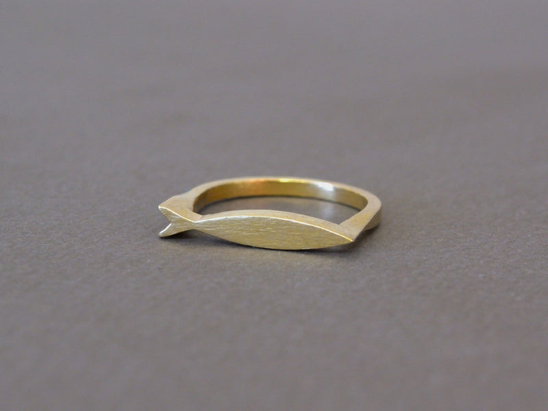 products/fish-ring-keep-swimming-02.jpg