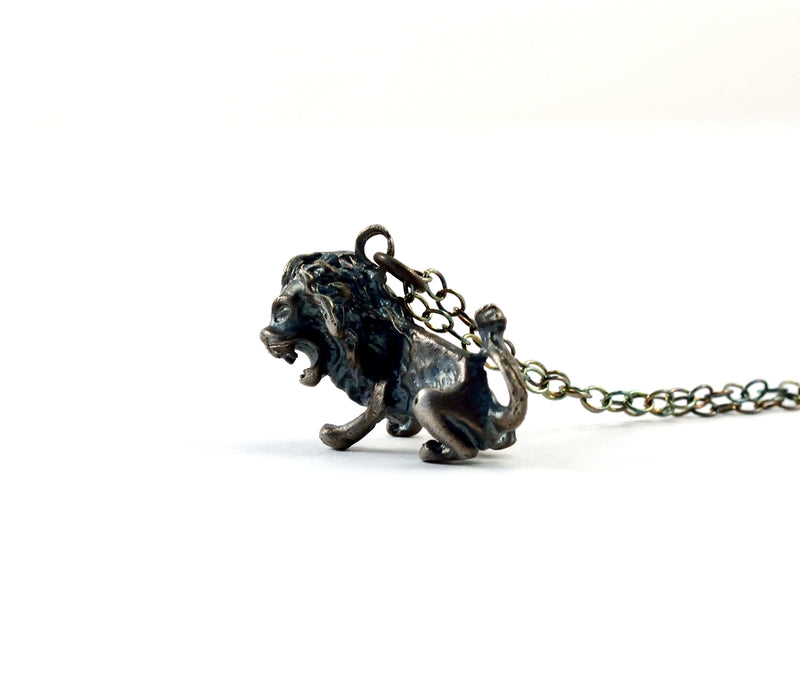 products/sterling-silver-lion-necklace-fierce-leo-pendant-01.jpg